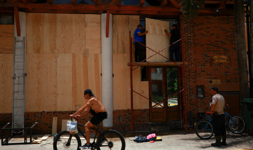 L’ouragan Béryl, qui a déjà fait sept morts, s’affaiblit à son approche du Mexique