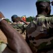 Mali : la vidéo d’un soldat en uniforme FAMa éventrant un cadavre pour manger son foie sème le trouble