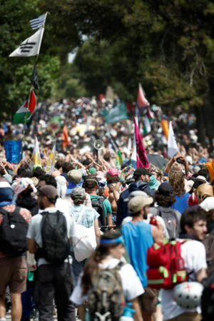 Manifestation anti-bassines : les organisateurs se disent « fiers » d’un rassemblement « massif »