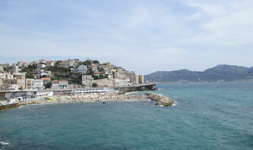Marseille : un homme retrouvé inconscient après un saut de 15 mètres depuis la corniche Kennedy