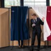 Frankreichs Präsident Emmanuel Macron bei der Stimmabgabe
