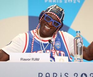 Olympische Spiele 2024: Flavor Flav sponsert die US-Wasserballerinnen