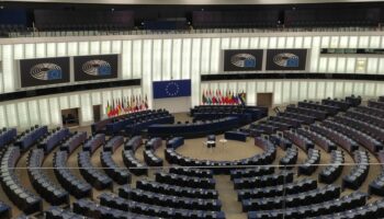 Parlement européen – Faute de présences, le siège de Jordan Bardella transformé en relais colis