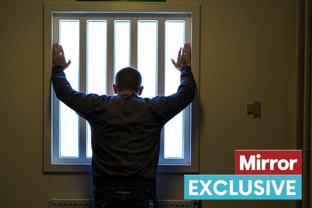 Prison crisis talks called as Justice Secretary warned over early release of inmates