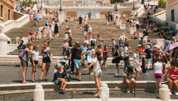 Qu'est-ce qui explique que les touristes se comportent plus mal que jamais?