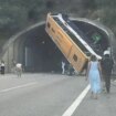 Tres heridos graves en el accidente de un autobús de trabajadores de Inditex en Tordera (Barcelona) en la entrada de un túnel de la C-32