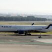 Un vuelo de Delta se desvía a Nueva York sin concluir su trayecto tras servir comida en mal estado