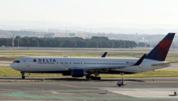 Un vuelo de Delta se desvía a Nueva York sin concluir su trayecto tras servir comida en mal estado