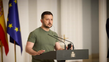 Zelensky dit que la situation « tendue » sur le front est la cause de son absence aux Jeux