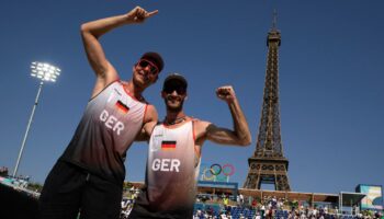 Sechs Matchbälle abgewehrt – deutsches Duo gewinnt Olympia-Krimi
