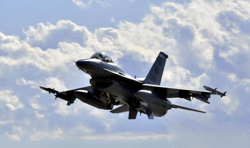 Livraisons de F-16 à l'Ukraine : un signal fort à l'impact limité