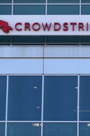 Le vendredi 19 juillet, une mise à jour d'un logiciel du groupe de cybersécurité CrowdStrike sur Windows, le système d'exploitation de Microsoft, a fait dysfonctionner de nombreux systèmes informatiques à travers le monde.