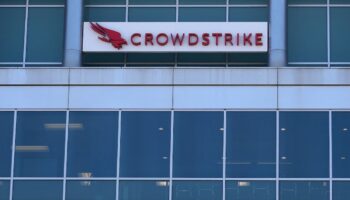 Le vendredi 19 juillet, une mise à jour d'un logiciel du groupe de cybersécurité CrowdStrike sur Windows, le système d'exploitation de Microsoft, a fait dysfonctionner de nombreux systèmes informatiques à travers le monde.