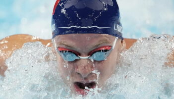 JO de Paris 2024 : Léon Marchand, qualifié pour la finale du 200 mètres 4 nages, vise une quatrième médaille d’or vendredi