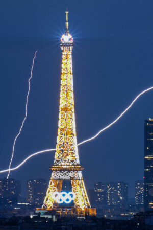 À Paris, un gros orage provoque des éclairs et pluies diluviennes ce jeudi soir