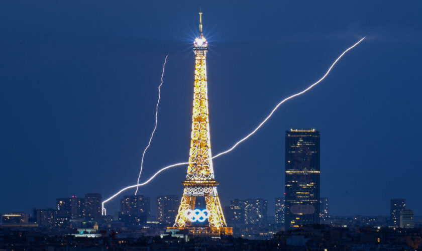 À Paris, un gros orage provoque des éclairs et pluies diluviennes ce jeudi soir