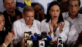 La cheffe de l'opposition du Venezuela dit être "cachée" et "craindre pour sa vie"