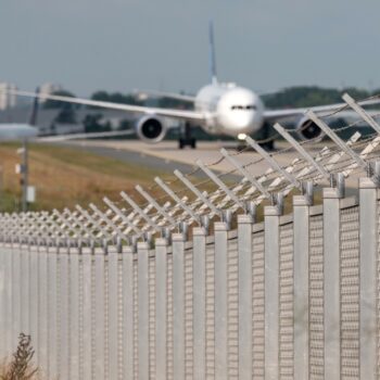 Sicherheit an Flughäfen: Durch drei Zäune aufs Rollfeld