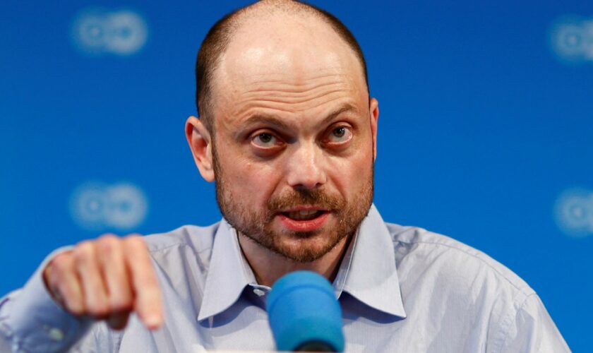 Russian dissident Vladimir Kara-Murza attends a press conference after being freed in a multi-country prisoner swap in Bonn, Germany, August 2, 2024. REUTERS/Leon Kuegeler