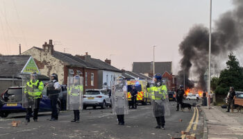 Royaume Uni : nouvelle soirée de violences à Sunderland après le meurtre de trois enfants