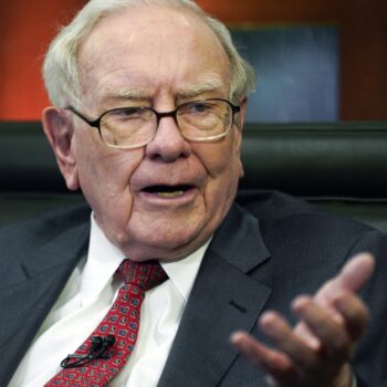 Berkshire Hathaway: Waffen Buffett verkauft die Hälfte seiner Apple-Aktien