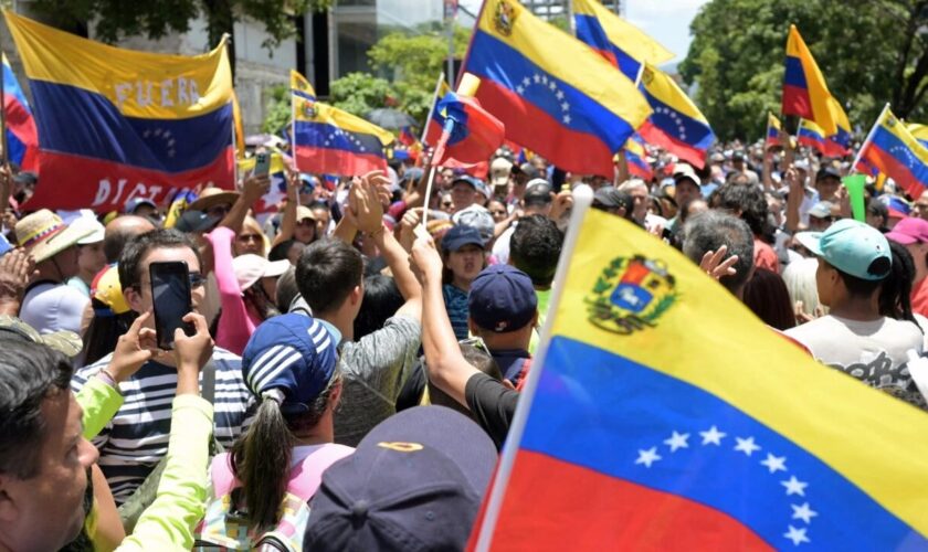 Au Venezuela, des milliers de manifestants contestent la réélection de Nicolas Maduro