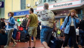 Bränden an Bahnstrecken: Bekennerschreiben auf linker Plattform aufgetaucht