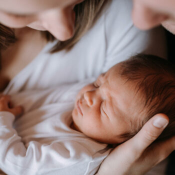 Chez les nouveaux parents, ces disputes de couple sont les plus courantes, selon ces thérapeutes