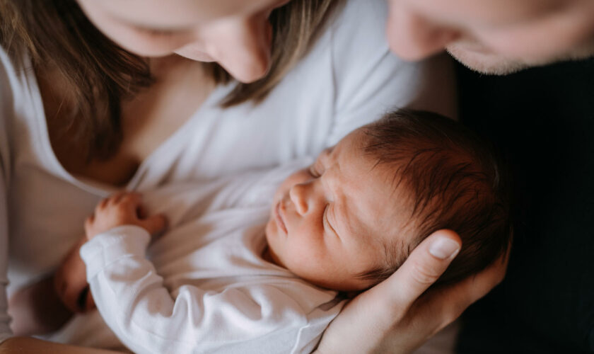 Chez les nouveaux parents, ces disputes de couple sont les plus courantes, selon ces thérapeutes