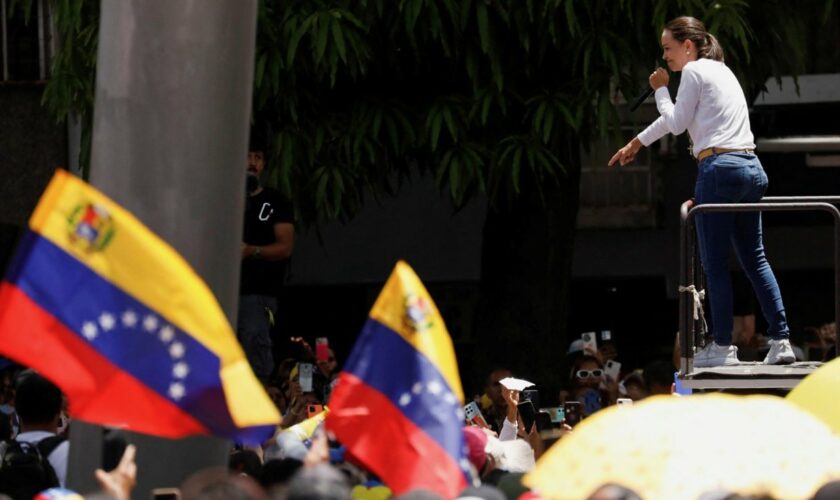 Umstrittene Wahl in Venezuela: Oppositionsführerin verlässt Versteck für Proteste