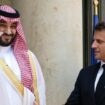 Le président français Emmanuel Macron accueille le prince héritier saoudien Mohammed ben Salman pour des entretiens au palais de l'Elysée à Paris, le 16 juin 2023