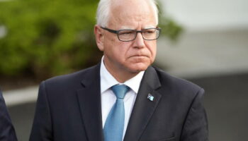 Etats-Unis : Tim Walz choisi comme colistier par Kamala Harris