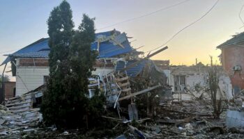 Cette photo diffusée par le gouverneur de la région de Koursk, Alexei Smirnov, sur sa chaîne Telegram montre les dégâts attribués à des bombardements ukrainiens dans la ville de Soudja, le 6 août 2024, dans la région russe de Koursk