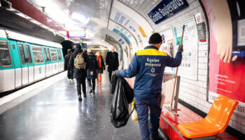 « Il faut enlever les saletés, vite, vite, vite » : pendant les JO, jamais les transports publics franciliens n’ont été si propres