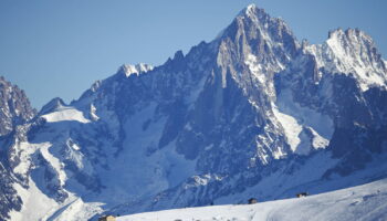 Avalanche dans le Mont-Blanc : les deux morts localisés mais "c'est le glacier qui rendra les corps"