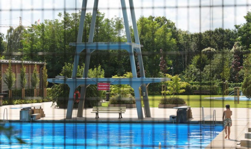 Ermittlungen wegen Sexualdelikts und Schlägerei – Polizeieinsatz in Dortmunder Freibad