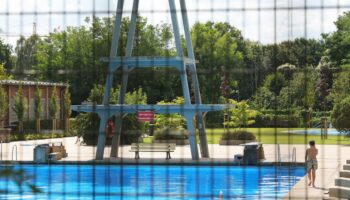 Ermittlungen wegen Sexualdelikts und Schlägerei – Polizeieinsatz in Dortmunder Freibad