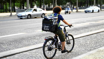 «On est plus pauvres que d’habitude» : les JO de Paris 2024, une épreuve pour les livreurs à vélo