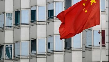 Le drapeau chinois devant l'ambassade de Chine à Berlin, le 22 avril 2024