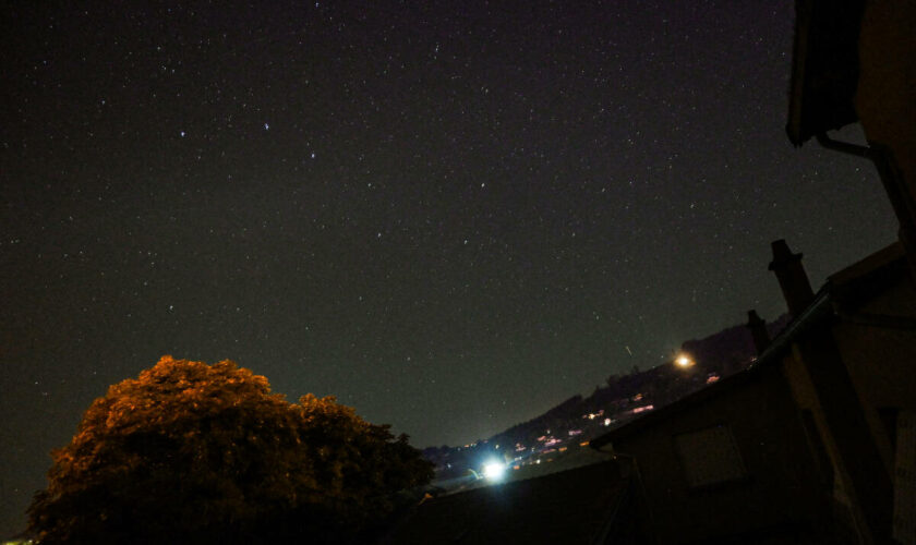 Comment regarder les étoiles et les planètes quand on n’y connaît rien (et sans équipement)