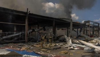 En Ukraine, au moins 14 morts dans une frappe russe sur un supermarché