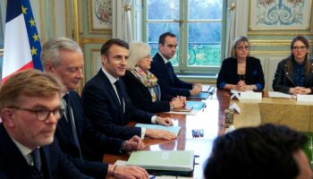 Le président Emmanuel Macron (3e g) lors du premier Conseil des ministres du nouveau gouvernement de Gabriel Attal, le 12 janvier 2024 à l'Elysée, à Paris