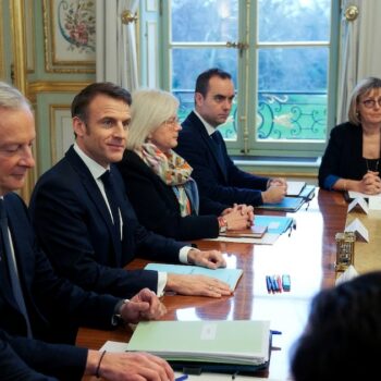 Le président Emmanuel Macron (3e g) lors du premier Conseil des ministres du nouveau gouvernement de Gabriel Attal, le 12 janvier 2024 à l'Elysée, à Paris