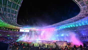 Bye bye les Jeux de Paris 2024 ! A la cérémonie de clôture, Léon Marchand, Yseult, Tom Cruise et Simone Biles ont explosé la bulle enchantée