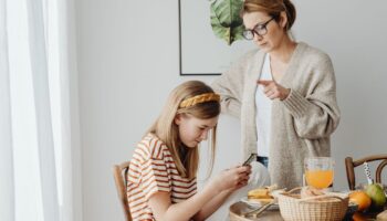 Limit of 3 hours of weekly screen time for kids has ‘positive effect’ on behavior, mental health: study