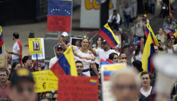 Après l’élection de Maduro au Venezuela et des émeutes ayant fait 25 morts, l’État réglemente les réseaux sociaux