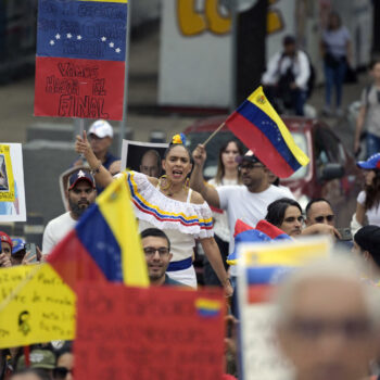 Après l’élection de Maduro au Venezuela et des émeutes ayant fait 25 morts, l’État réglemente les réseaux sociaux