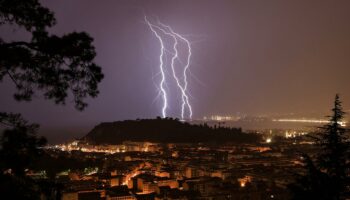 Orages : Météo France place trois départements en vigilance orange pour la journée de mardi