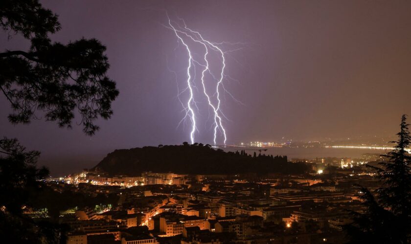 Orages : Météo France place trois départements en vigilance orange pour la journée de mardi