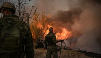 Incendie en Grèce : troisième jour de lutte contre le feu, une personne tuée